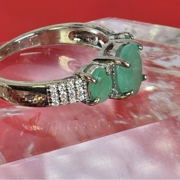 925 Sterling Silvet Ring with Natural Emerald Gemstones & Cz - Picture 5 of 9